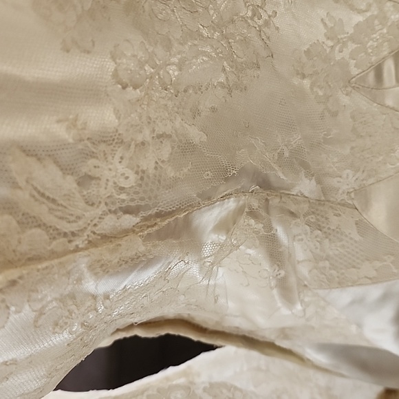 Saks Fifth Avenue 1940s Era Wedding Dress. Liquid Satin - Picture 12 of 17